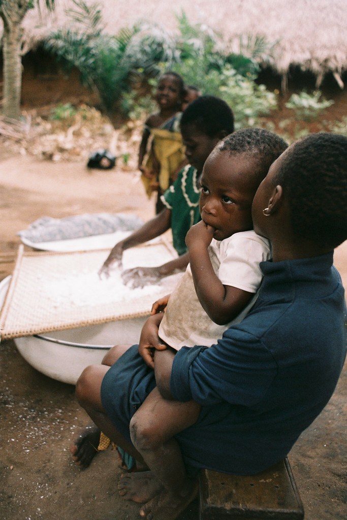 Fabrication du tapioca, Togo Scan de pellicule depuis Mino… Flickr