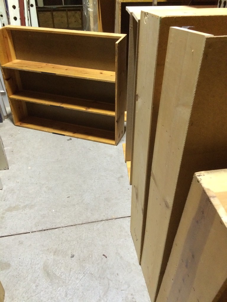 3040 (out of 200) knotty pine bookshelf units from Powell… Flickr