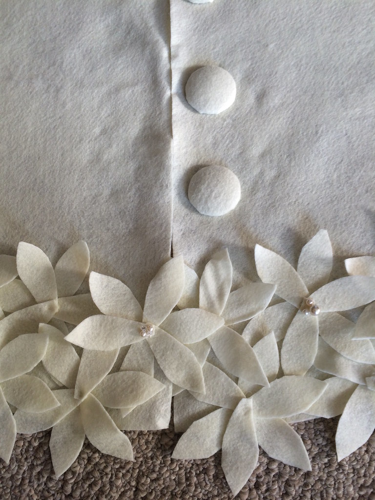 Hill inspired Pointsettia Tree Skirt Still need to … Flickr