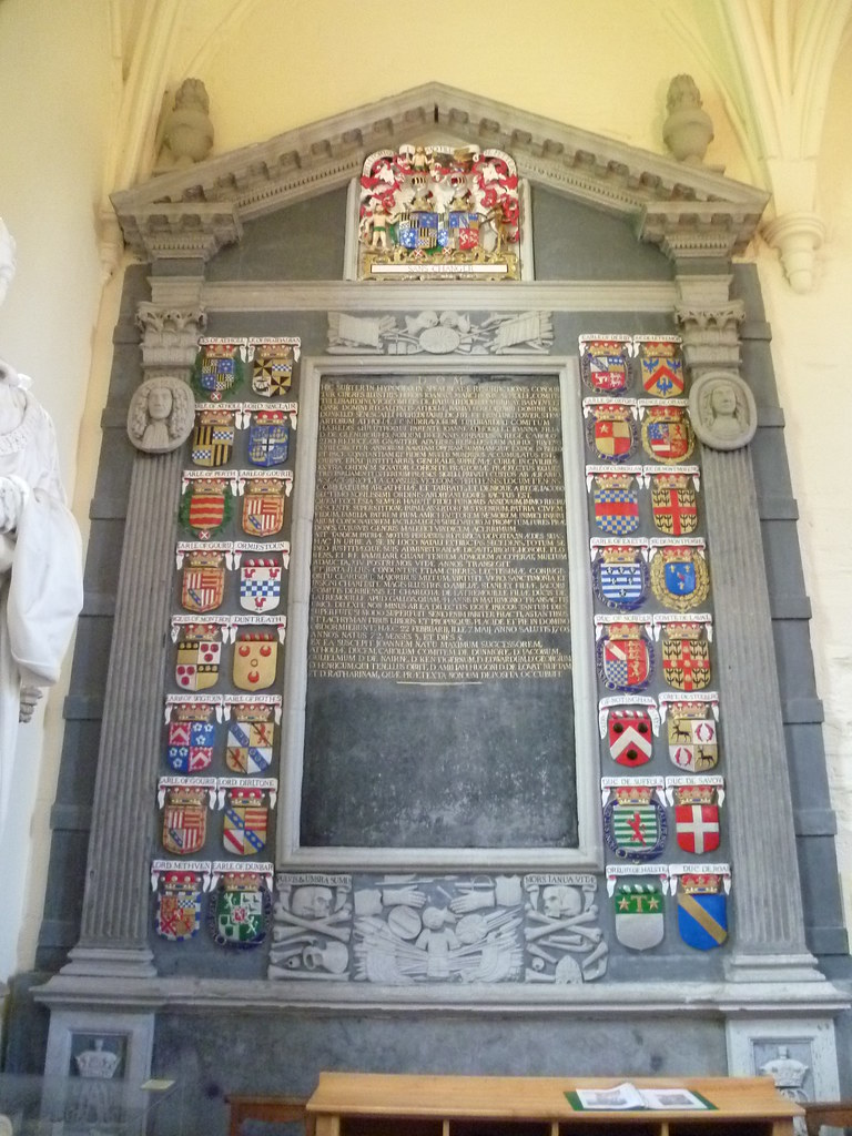 SC981 Dunkeld Cathedral coats of arms Situated in the C… Flickr