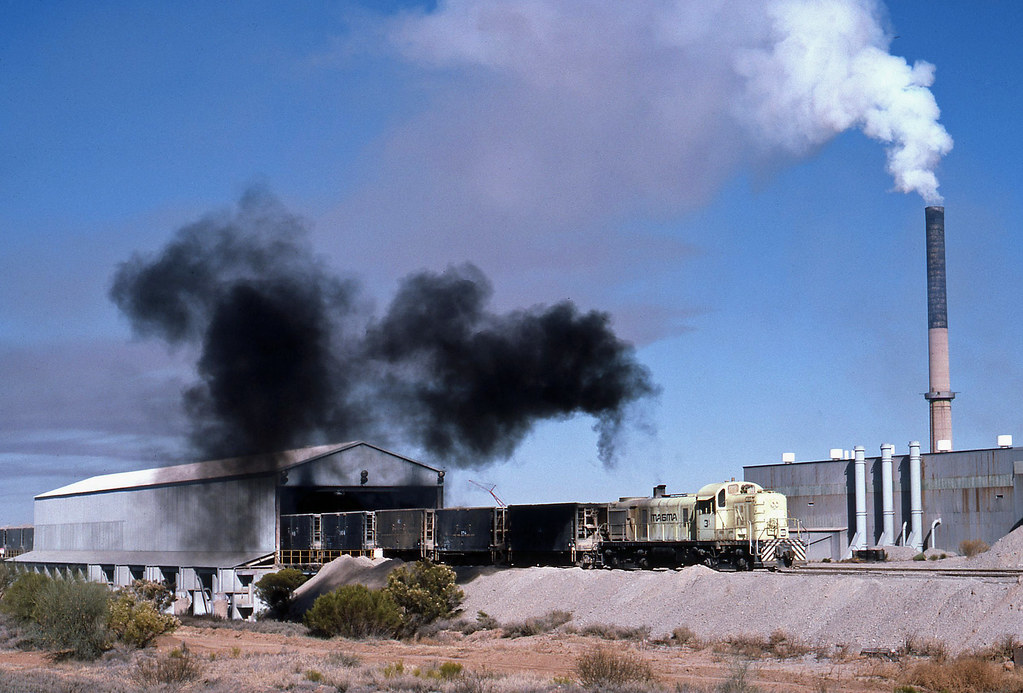 Magma Copper mine run dumping, San Manuel AZ Dec 1986_edit… Flickr