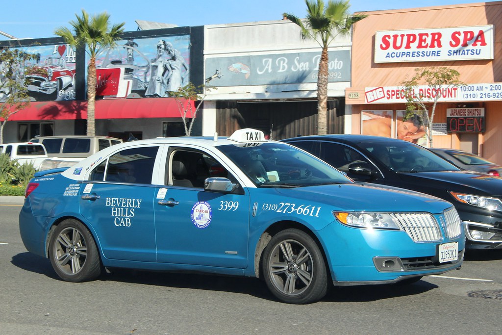 Beverly Hills Cab Lincoln MKZ taxi headed to Los Angeles A… So Cal Metro Flickr