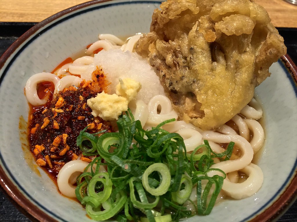 Udon with maitake tempura and chili sauce. (舞茸天ラー油うどん) Flickr