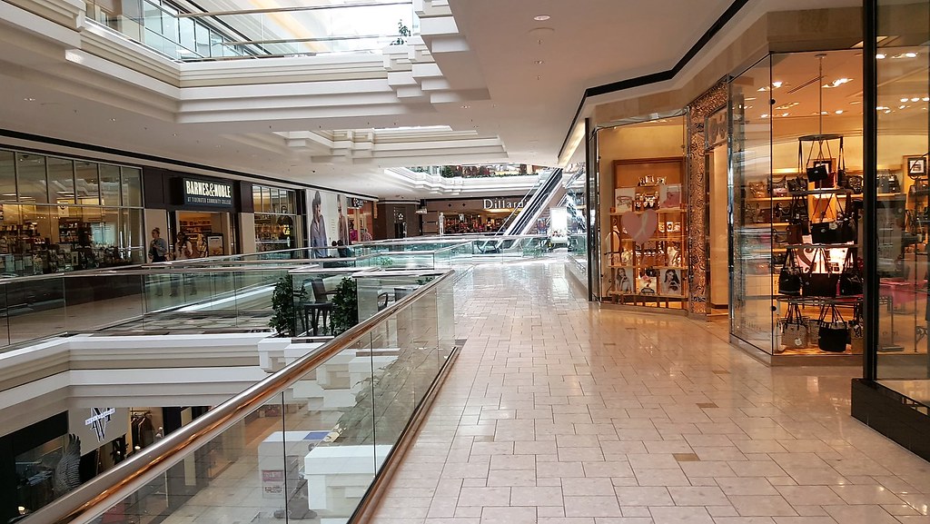 20151008_141826 MacArthur Center Norfolk Va. Mall Guru Guy Flickr