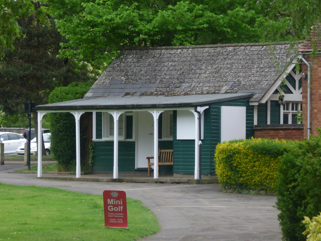 St Nicholas Park, Warwick Mini Golf club house St Nichol… Flickr