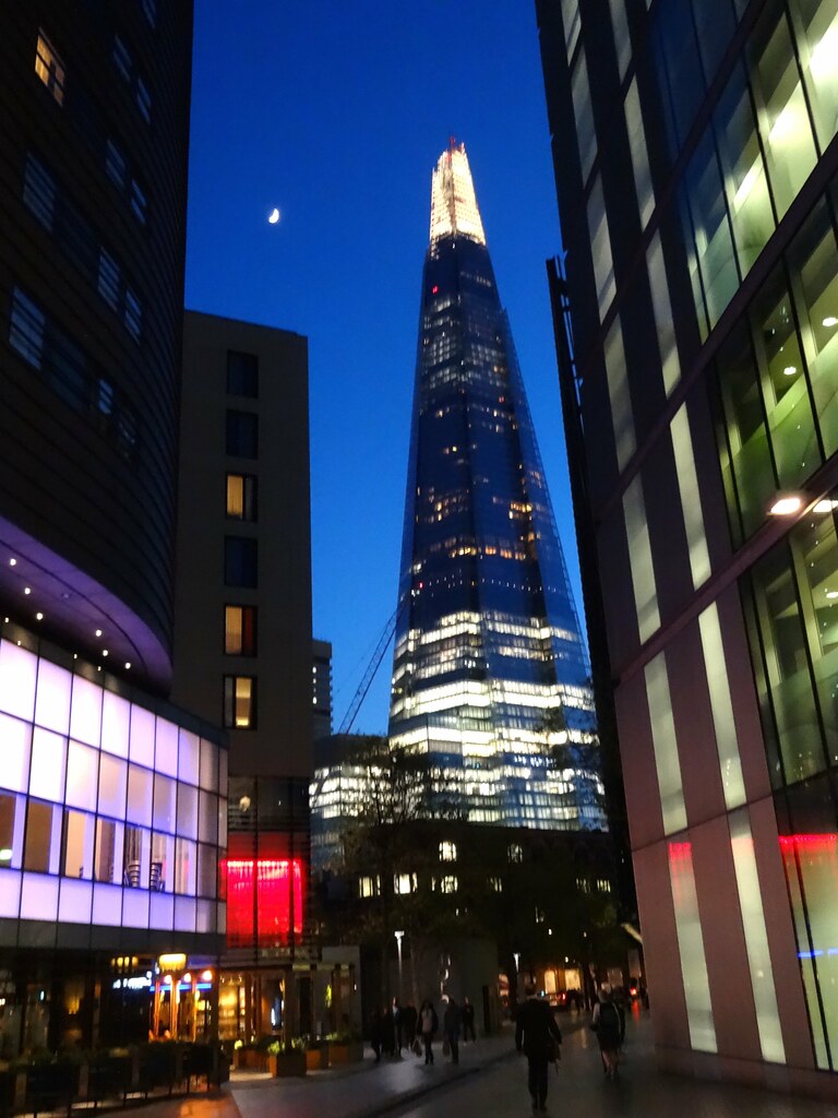 New & old near Tower Bridge And near London Bridge, from E… Flickr