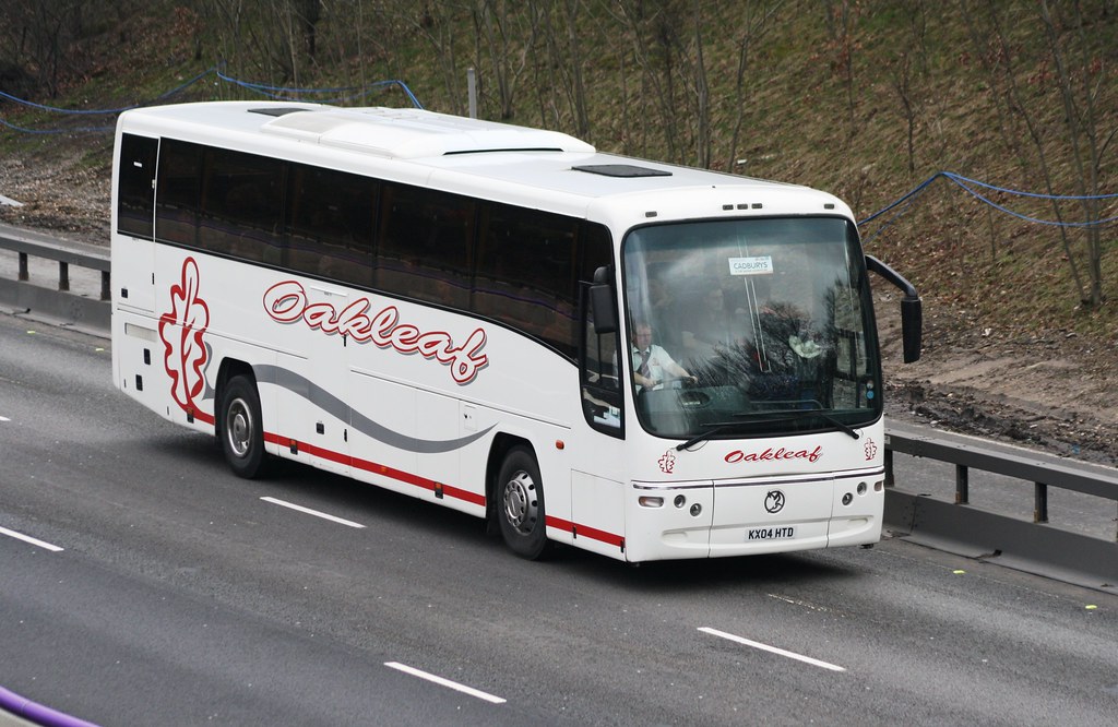 Oakleaf Barnsley KX04HTD travelling south on the M1 nr S… Flickr