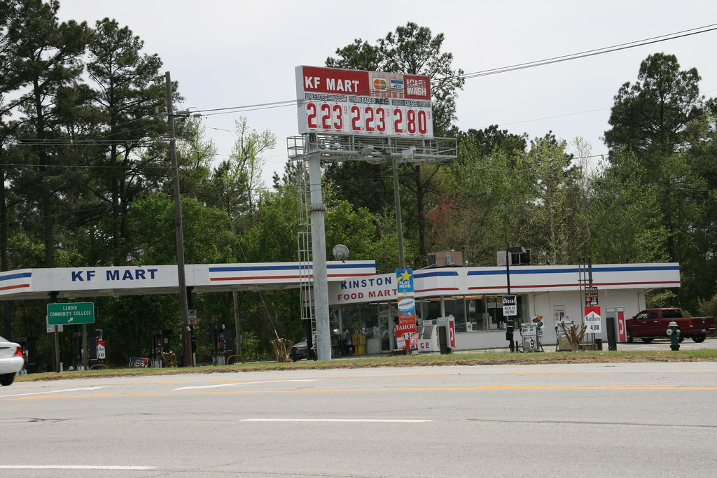 KF Mart Kinston, North Carolina 2015. drpep Flickr