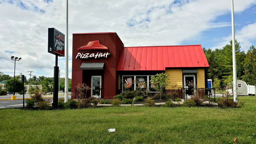 Pizza Hut in former Long John Silver's building [01] Flickr