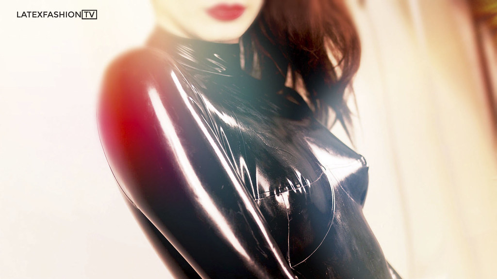 Portia Victoria in Fantastic Rubber Sneak peek at LatexFas… Flickr
