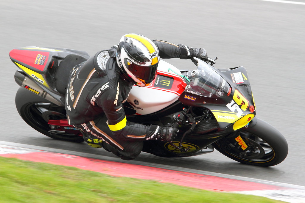 James Mcbride 1000 yamaha R1 hotrack meeting brands hatch … Flickr