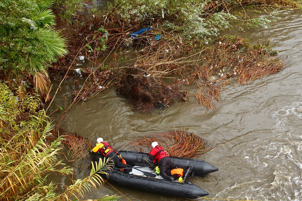 Firefighters Search Sleeping Bag Ensuring No Victims Trapp… Flickr