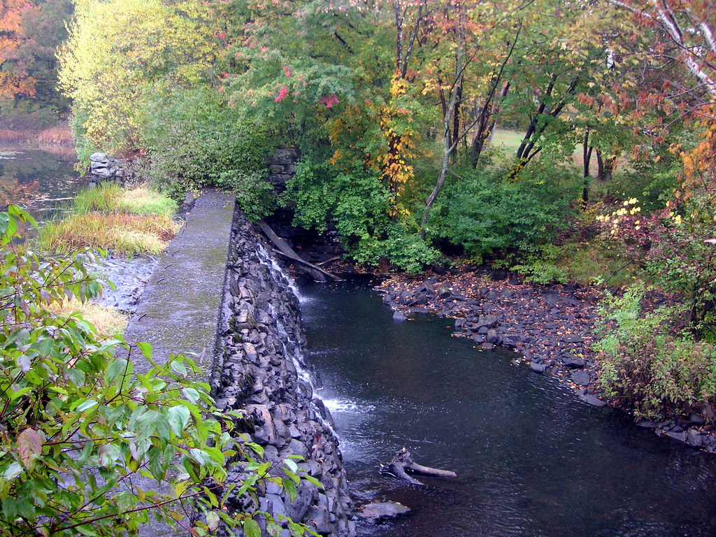 PICT2109 Capron Pond and Capron Dam on Capron Road. Stillw… Flickr