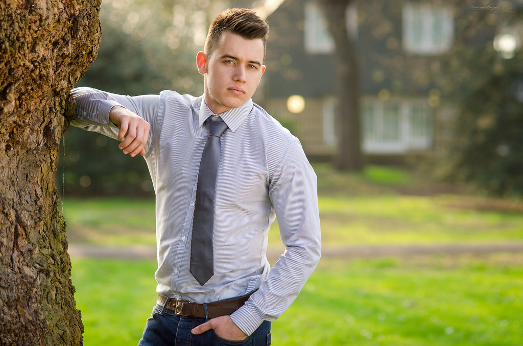 Boys Outdoor Male Model Poses For Photography K0nem