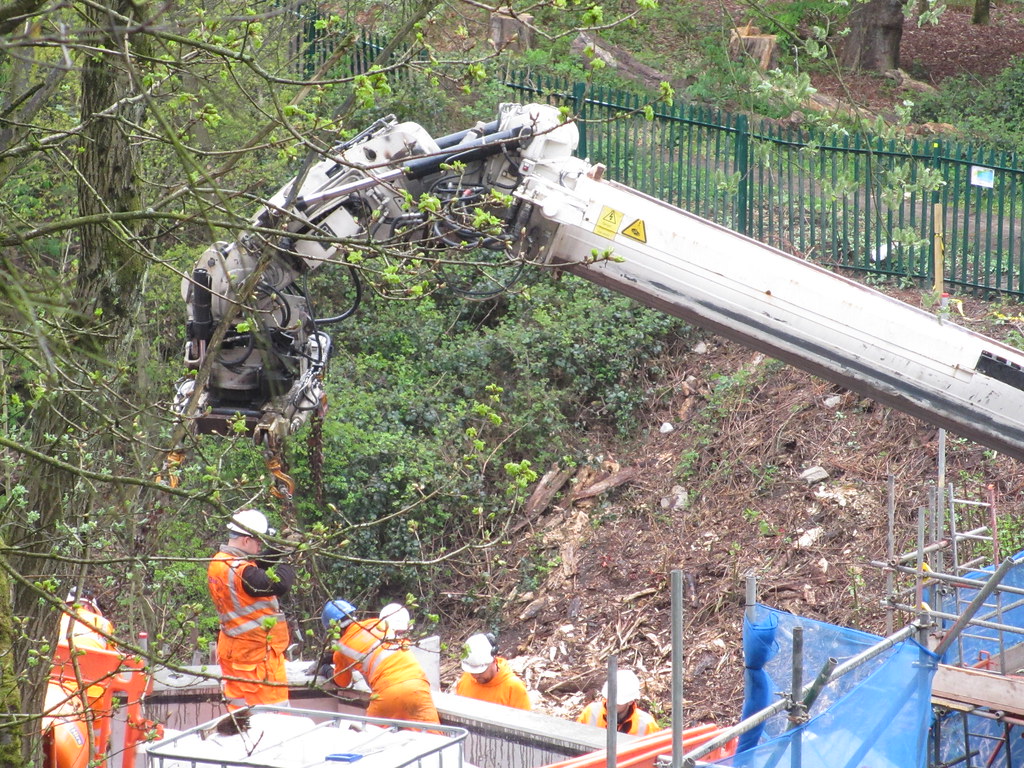 3922y Dixon Fold Footbridge The new abutment tops and meta… Flickr