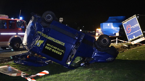 Tödlicher LKWUnfall, 4 Verletzte & 1 Toter auf der Ausfah… Flickr