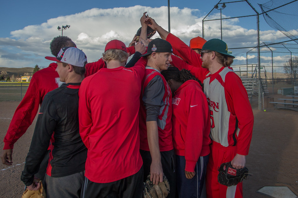CBecker1504_6820 students play intramural baseball Western Campus