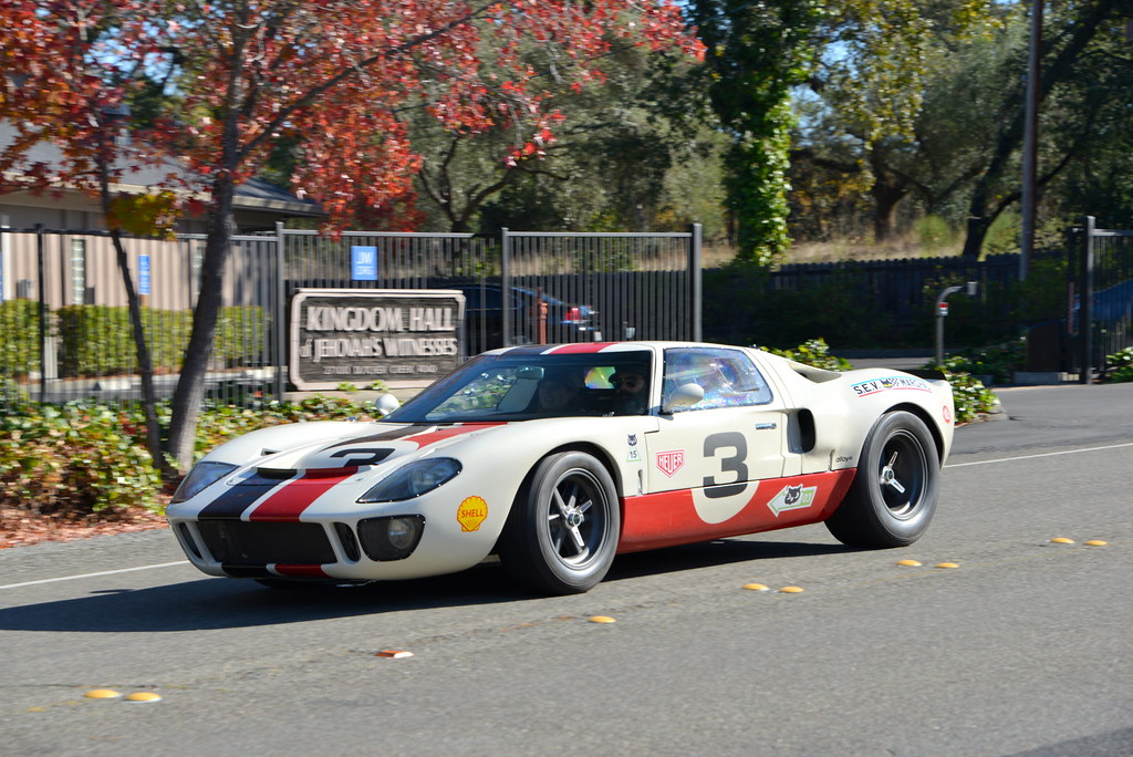 DSC_5664 Ford GT 40 coming into Cloverdale Ben Der Gabelschwanz Teufel Flickr