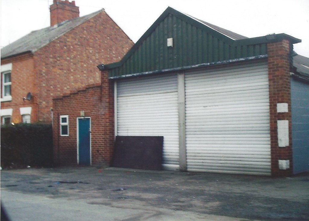 Hylton & Dawson's Garage at Glenfield,Leicester. ALAN SMITH Flickr