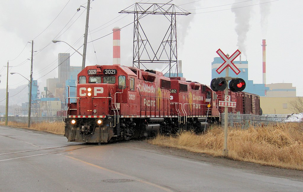 Resolute, Bowater, Avenor... CP UE46 returns from the mill… Flickr