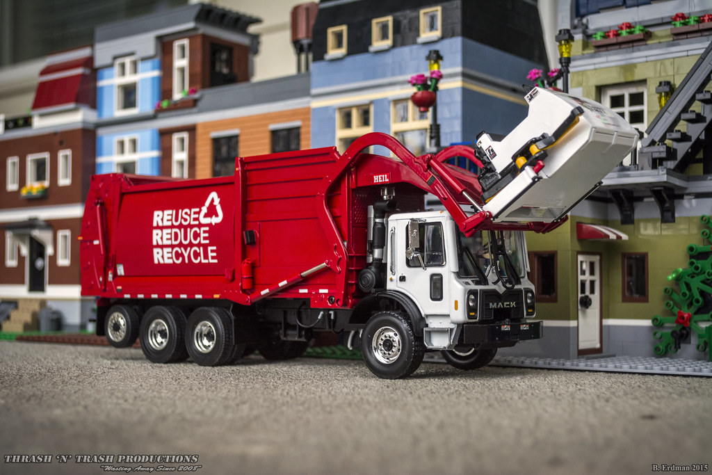 First Gear Heil Freedom Front Load Garbage Truck Here is t… Flickr