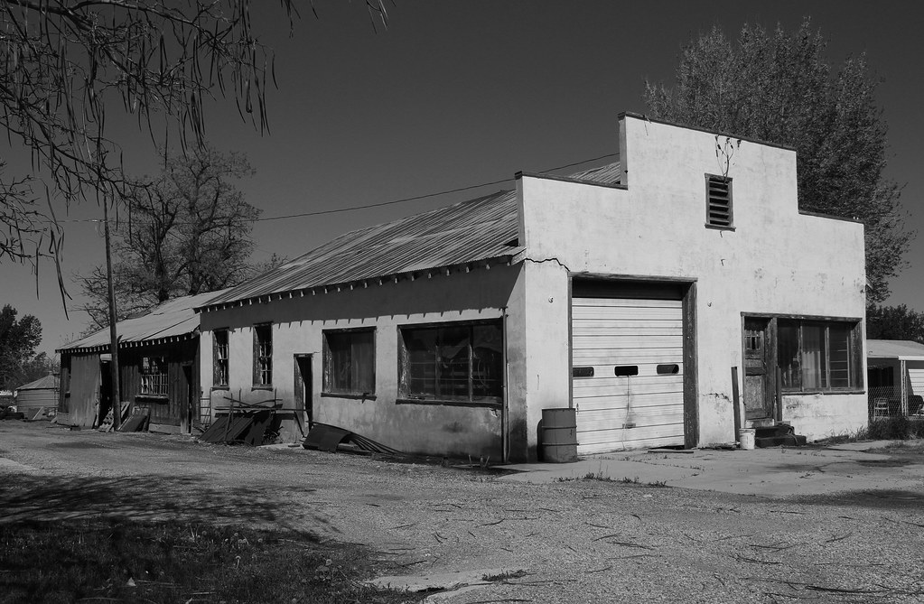 Old Gas Station and Garage Kanosh, Utah. arbyreed Flickr