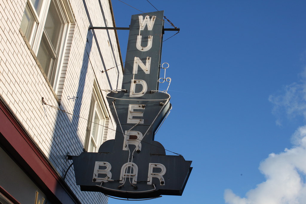Wunder Bar, Midland, PA The Wunder Bar sign, complete with… Flickr