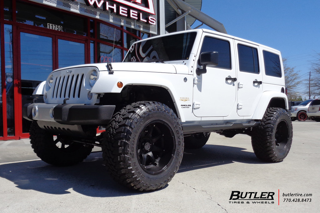 Jeep Wrangler with 20in Black Rhino Glamis Wheels and Toyo MT Tires