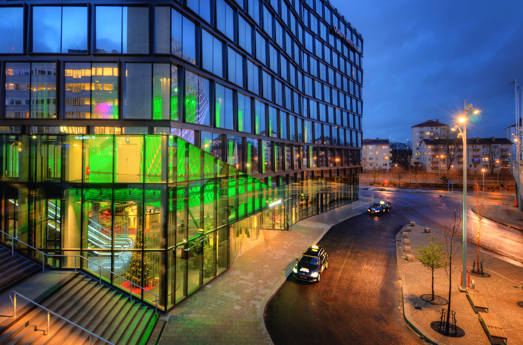 Glass Hotel Blues This hotel, located between the Globe an… Flickr