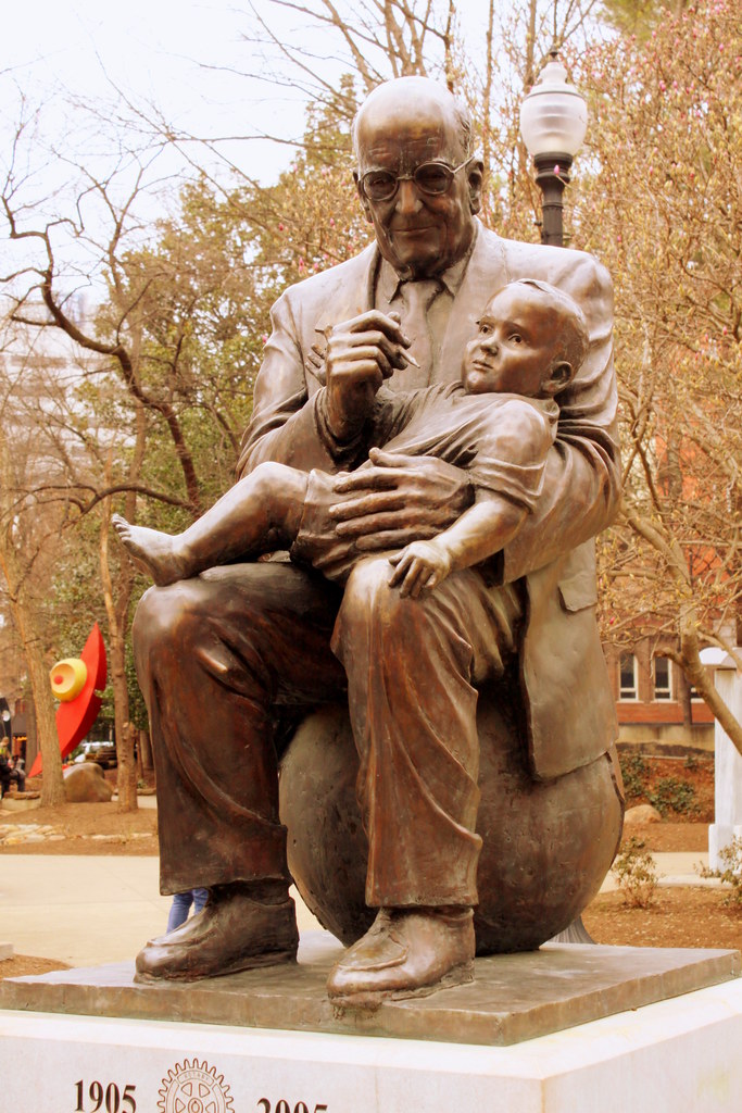 Rotary Centennial Sculpture Knoxville, TN This statue ho… Flickr