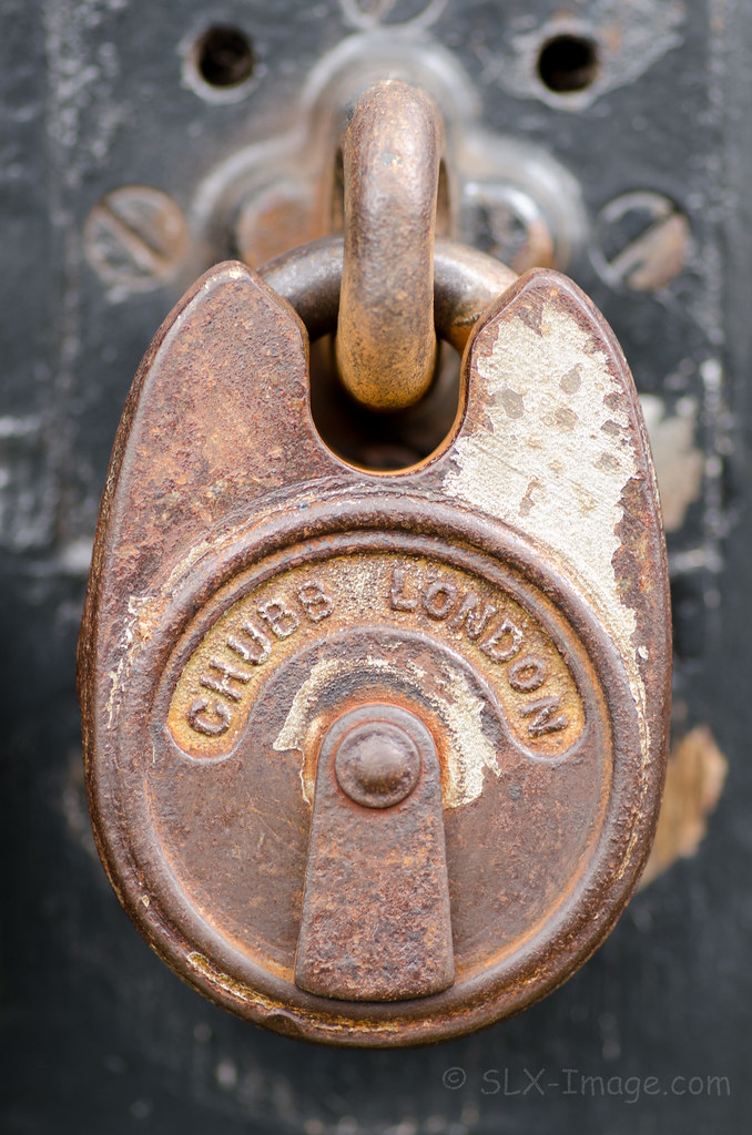 Padlock Chubb London Old lock on a door on an historic h… Flickr