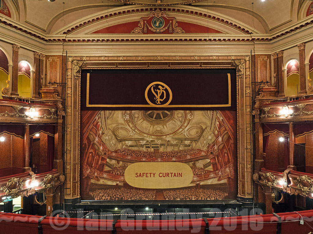 Victoria Palace 3648 Victoria Palace Theatre, London. The … Flickr