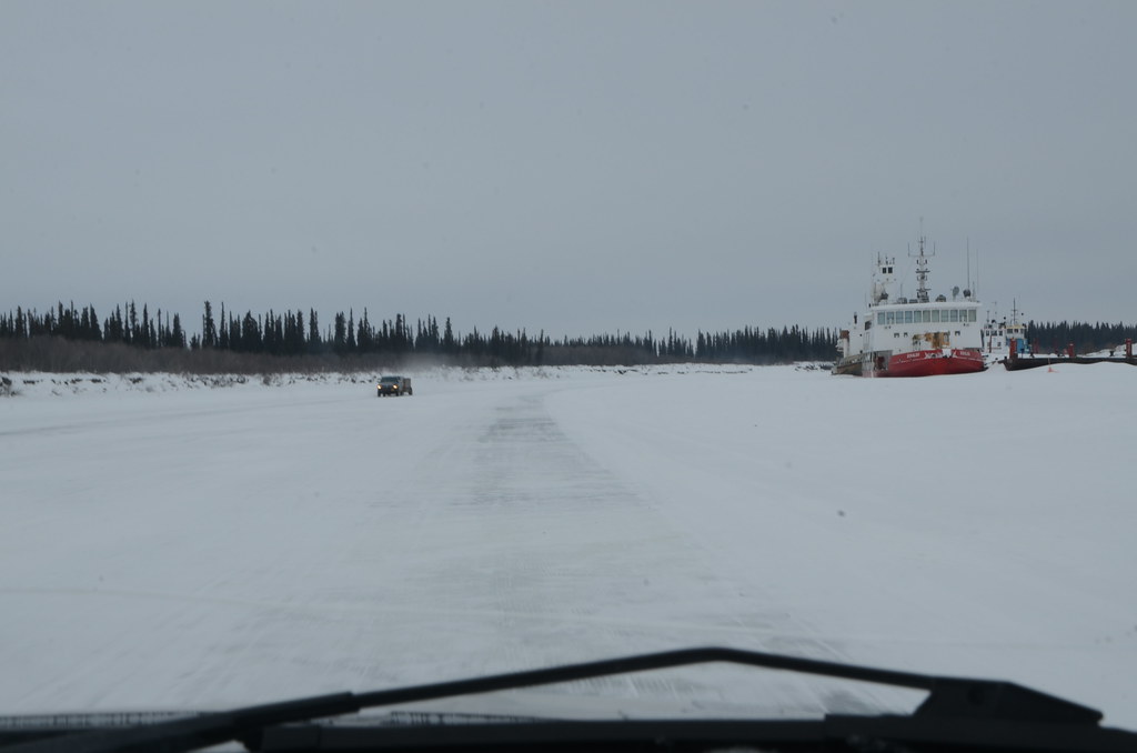 Ice Road, Inuvik, NWT Driving on the frozen Mackenzie Rive… Flickr