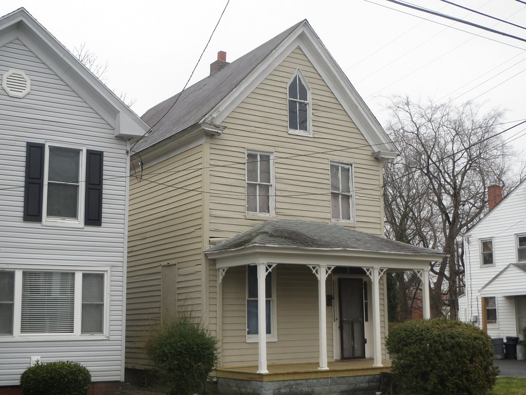 Pine Street, house An image of a house on Pine Street in t… Flickr