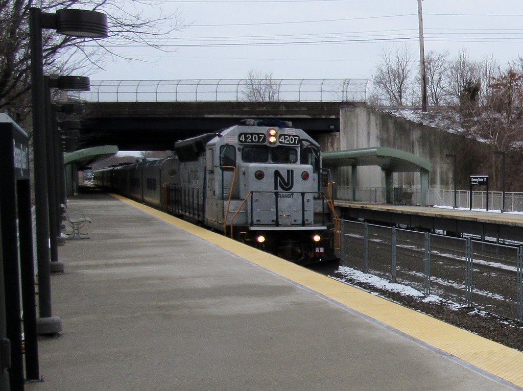 NJT 4207 GP40PH2B Ramsey, NJ Ramsey Rt. 17 Station NJ Tra… Flickr