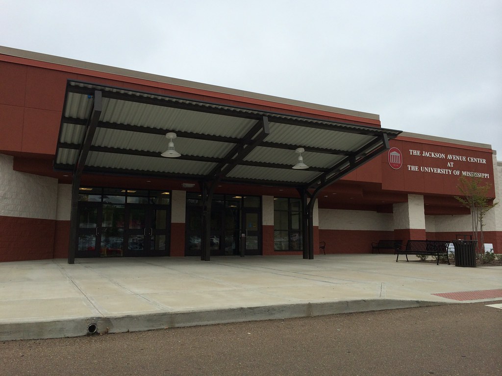 WalMart Oxford Mall Oxford, MS April 2015 Mike Kalasnik Flickr