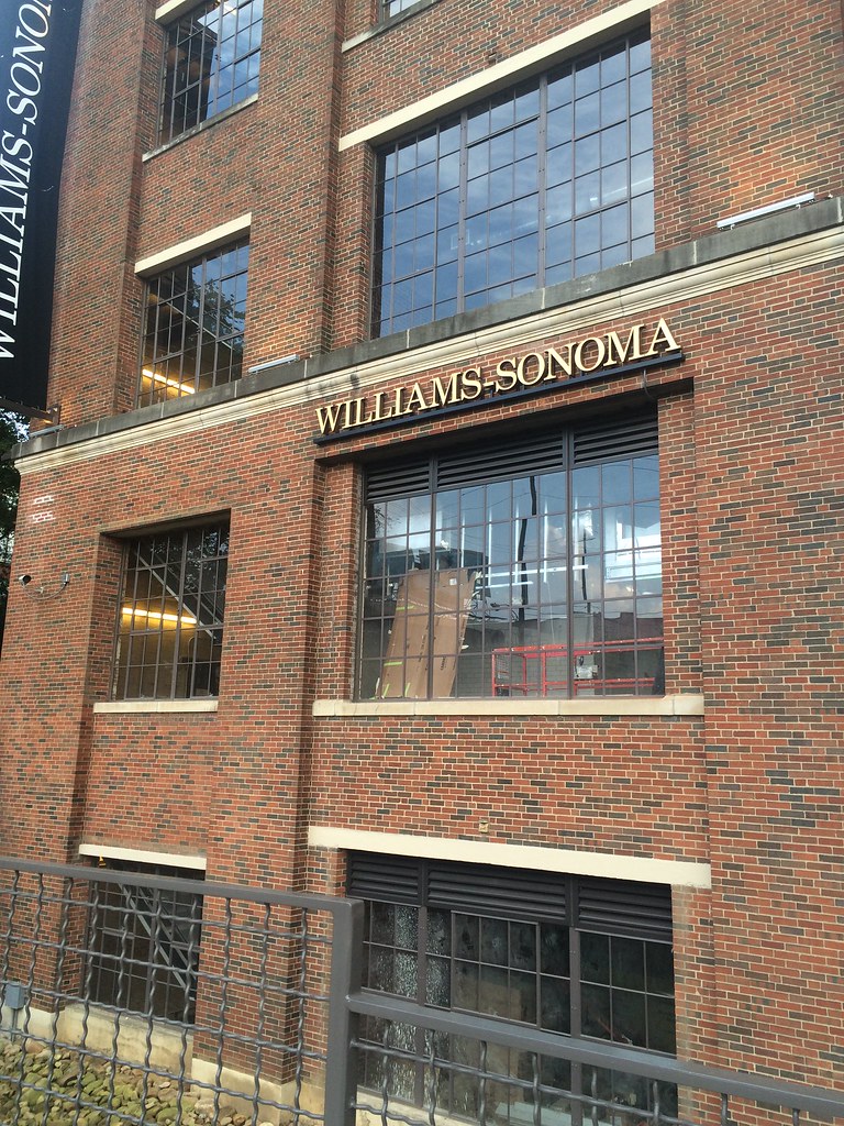 WilliamsSonoma Atlanta, GA / Ponce City Market (Face lit,… Flickr