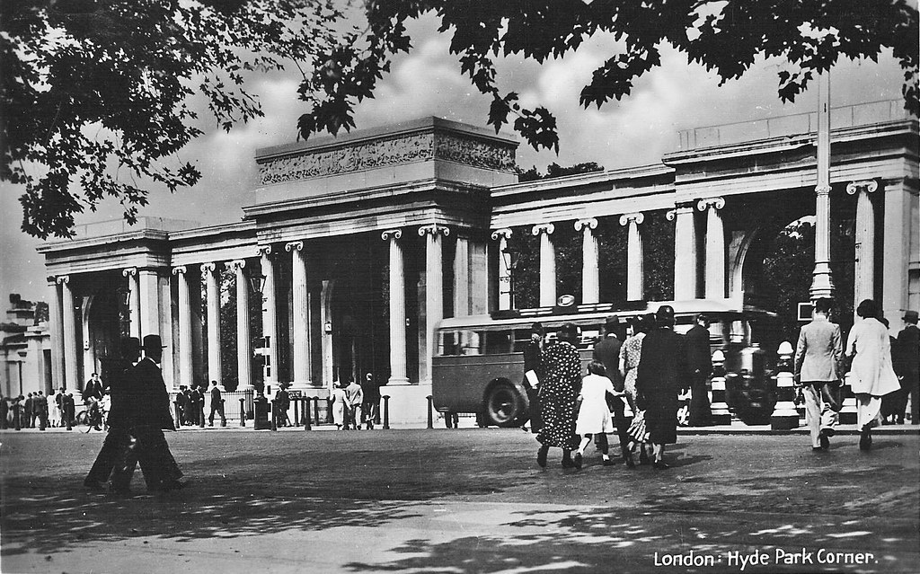 Hyde Park Corner A view of the Decimus Burton screen at Hy… Flickr