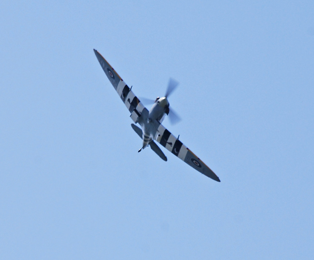 Spitfire over Brighouse The Brighouse 1940s WE Spitfire … Flickr