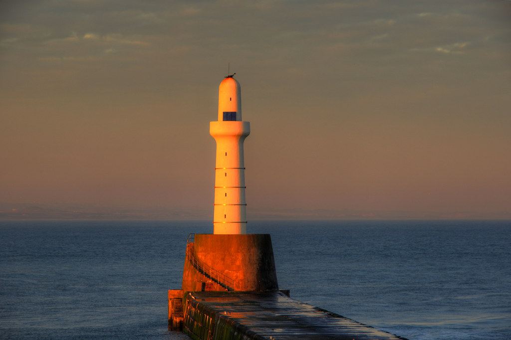 ABERDEEN SOUTH BREAKWATER LIGHTHOUSE, TORRY, ABERDEEN, SCO… Flickr