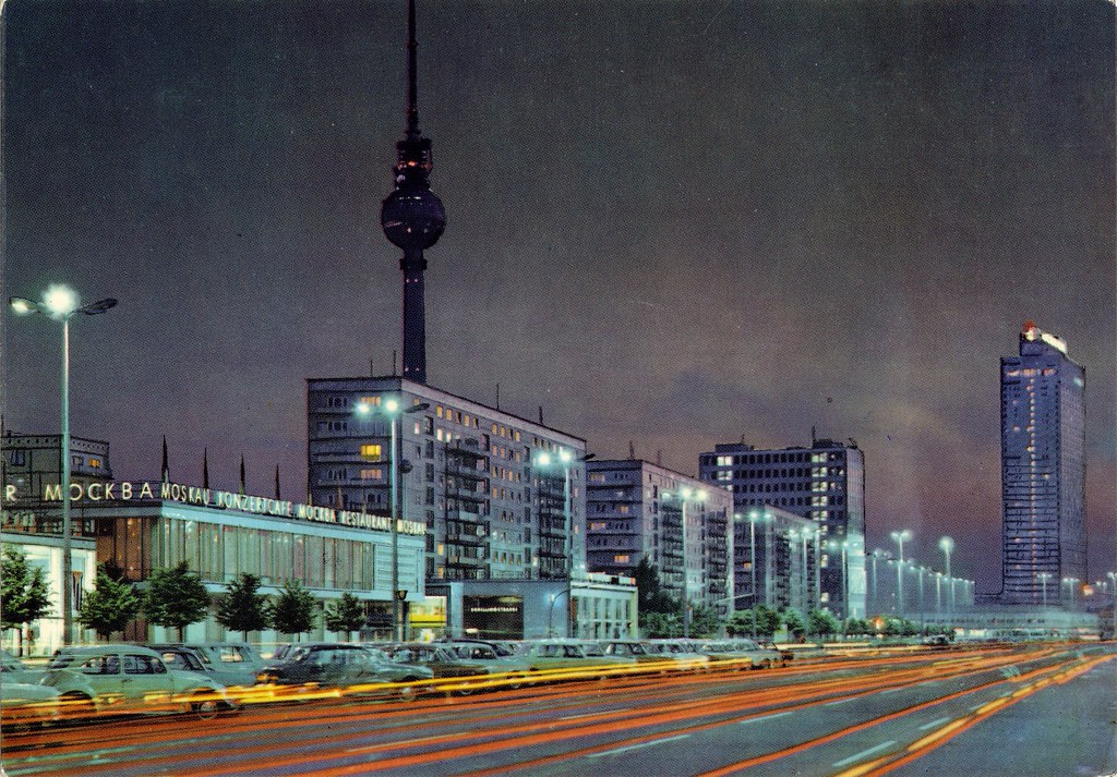 Germany Berlin [088] front The Long Road 62 80s postc… Flickr