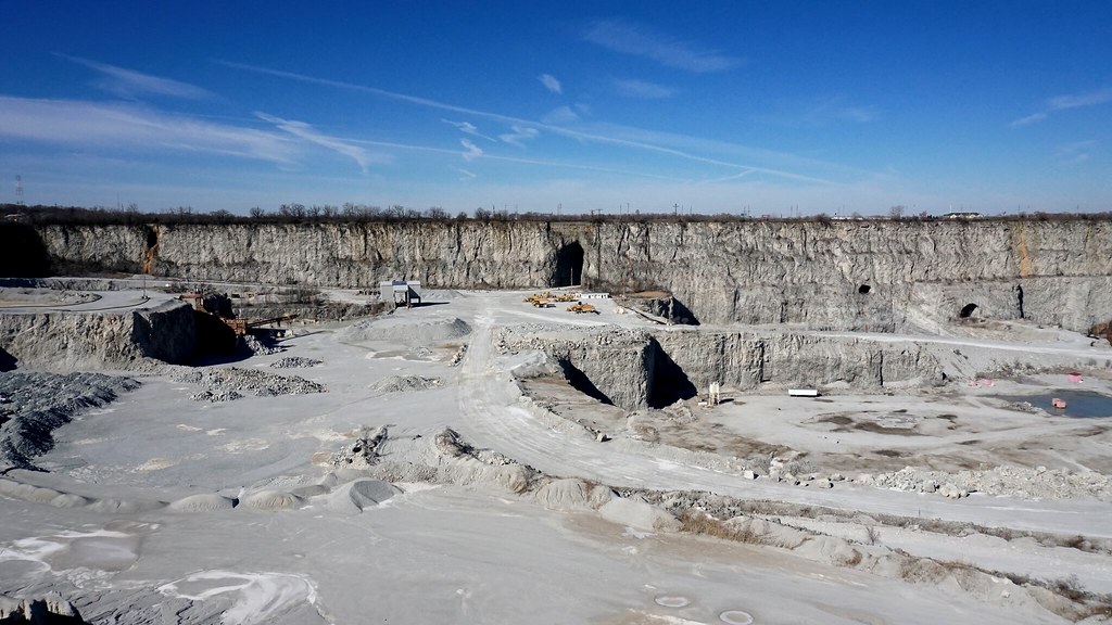 Thornton Quarry Overlook 41.5648° N, 87.6192° W Flickr
