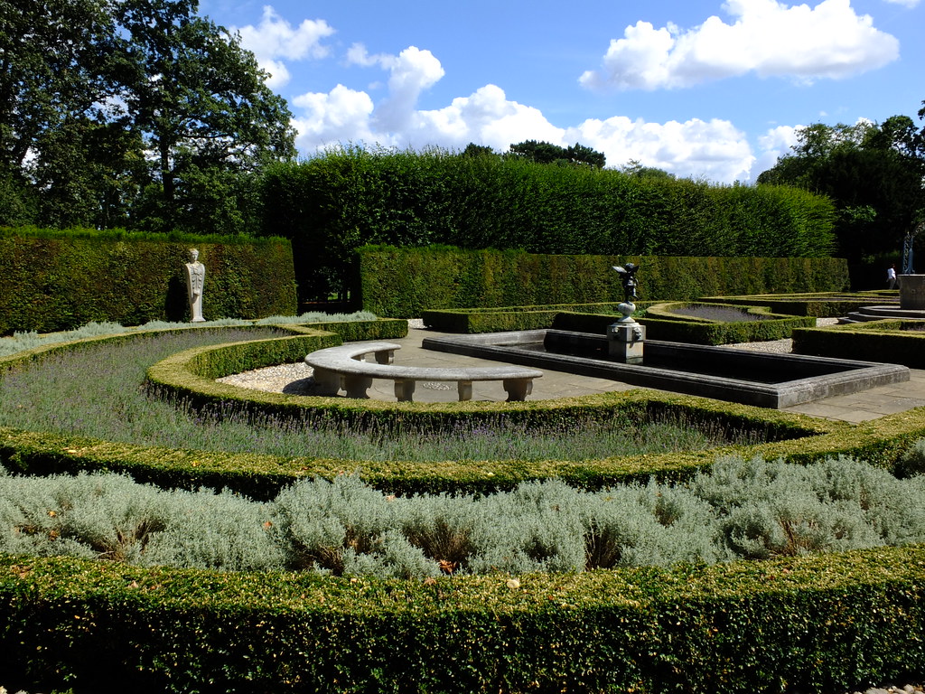 Palace Garden In the Queen's Garden, Kew Palace The Queen'… Flickr