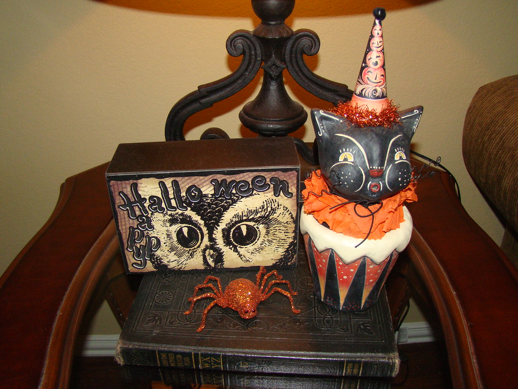 Halloween decorations with vintage black cat, Halloween ow… Flickr