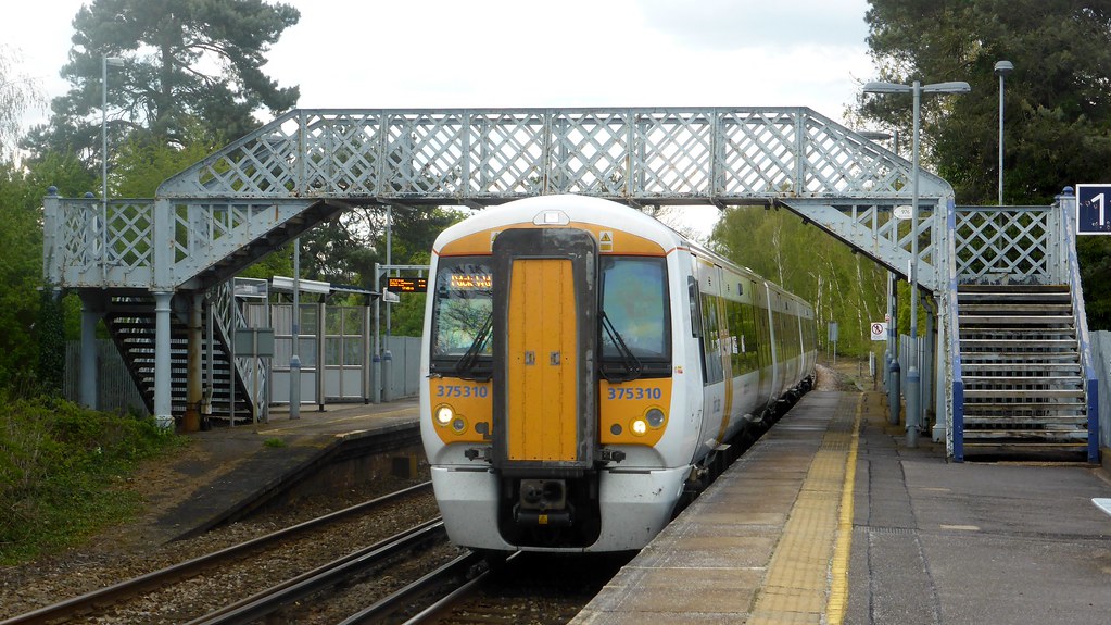 375310 Strood to Paddock Wood 2T52 at Yalding Southeastern… Flickr