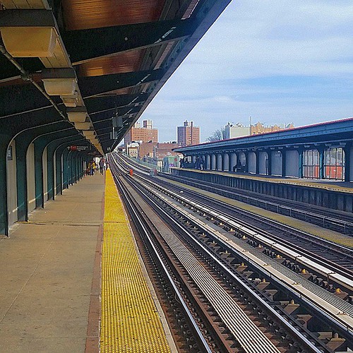 The Halsey_Street_Station on the j_and_z_lines. photogr… Flickr