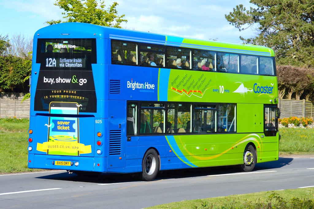 New Bus, New livery. 925 The rear quarter of 925 showing t… Flickr