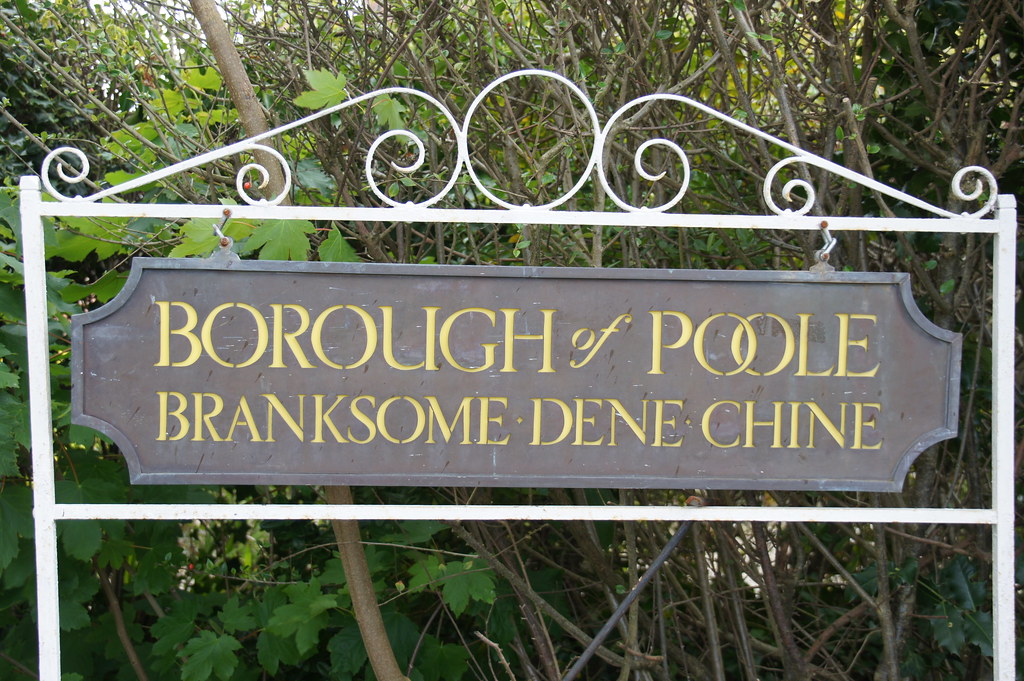 Branksome Dene Chine, Pinewood Road entrance, Poole, Dorse… Flickr
