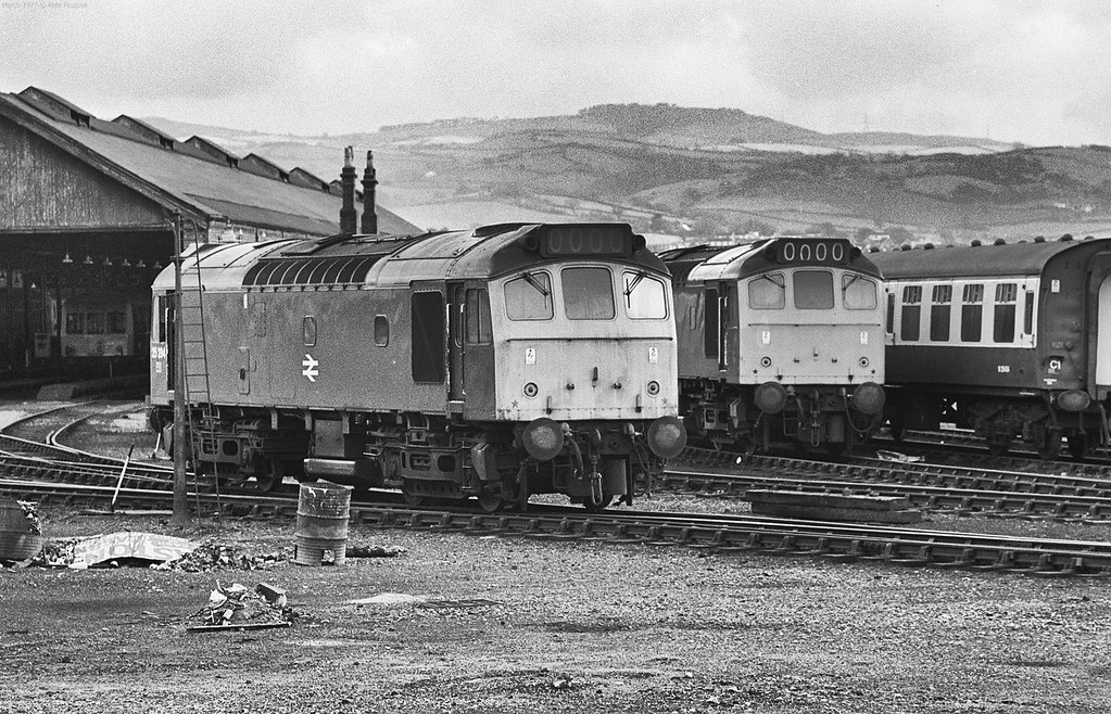 25294 Llandudno Junction March 1977 A pair of Class 25s at… Flickr