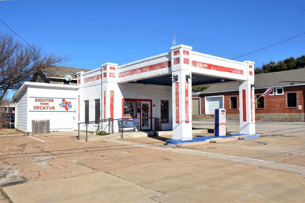 Texas, Decatur (former) Gas Station In 2017, the former ga… Flickr